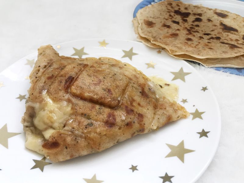Pieczone naleśniki z pasztetem, szparagami i serem Pieczone naleśniki z pasztetem, szparagami i serem