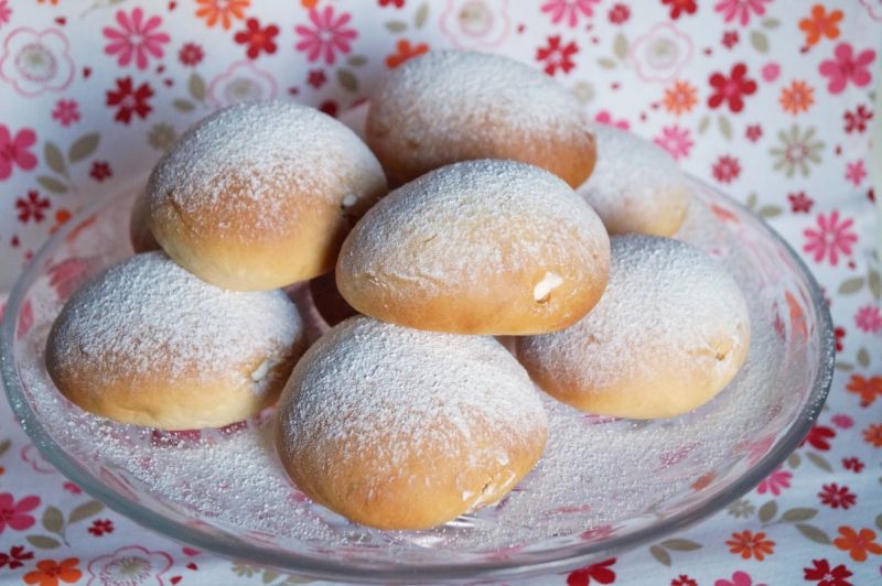 Pieczone pączki z bitą śmietaną Pieczone pączki z bitą śmietaną