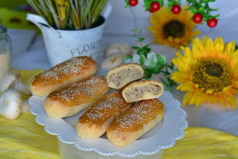 Pieczone paszteciki z mięsem i pieczarkami