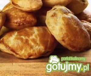 Pieczone Pierogi Drożdżowe  z Kapustą Pieczone Pierogi Drożdżowe  z Kapustą