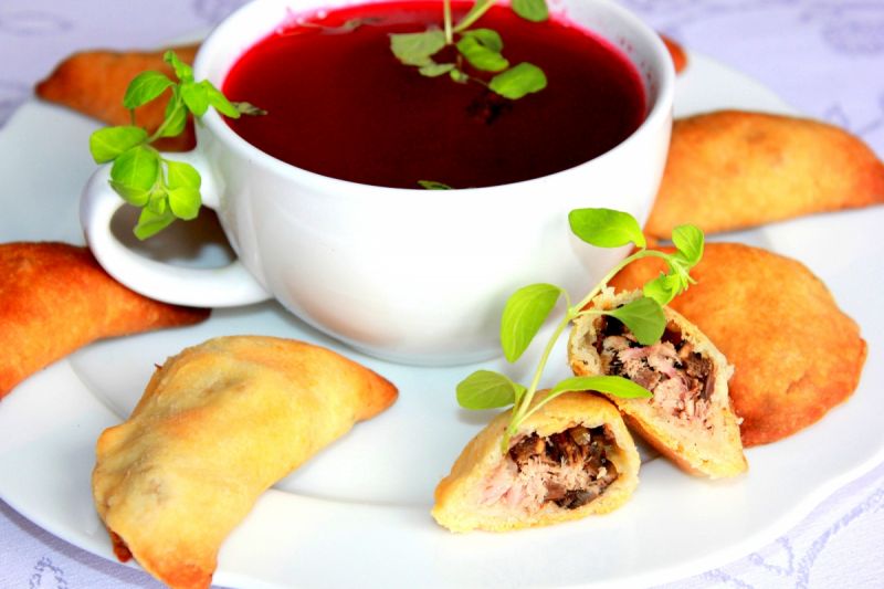 Pieczone pierogi z barszczem 