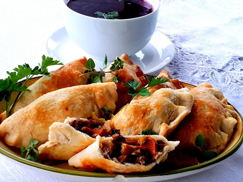 Pieczone pierogi z barszczem Pieczone pierogi z barszczem