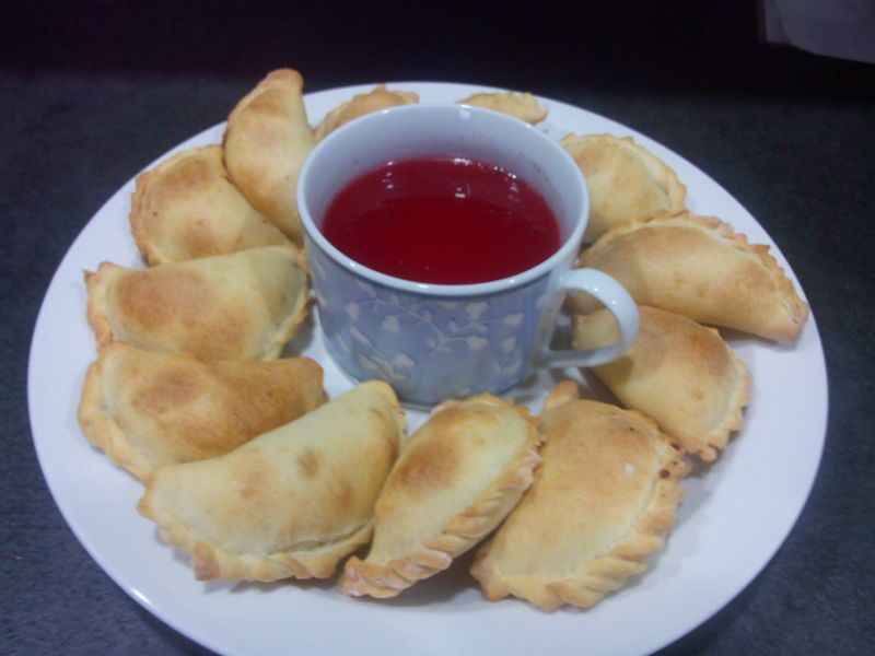 Pieczone pierogi z fetą i suszonymi pomidorami