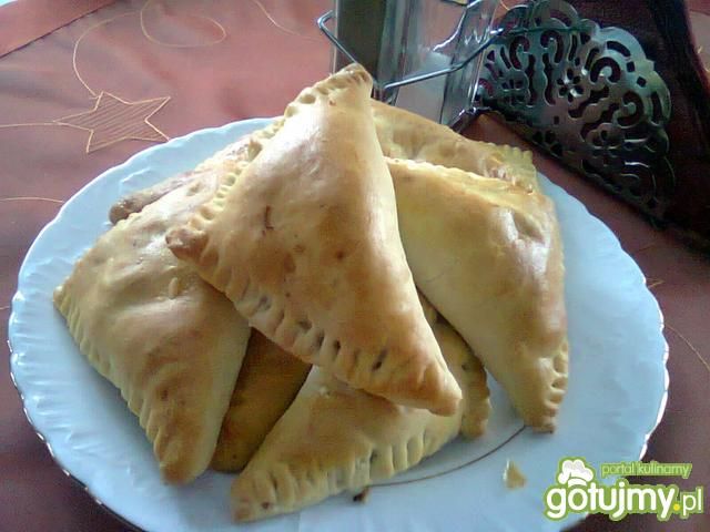 Pieczone pierogi z kapustą i grzybami Pieczone pierogi z kapustą i grzybami