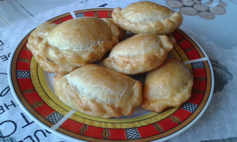 Pieczone pierogi z nadzieniem szpinakowym Pieczone pierogi z nadzieniem szpinakowym