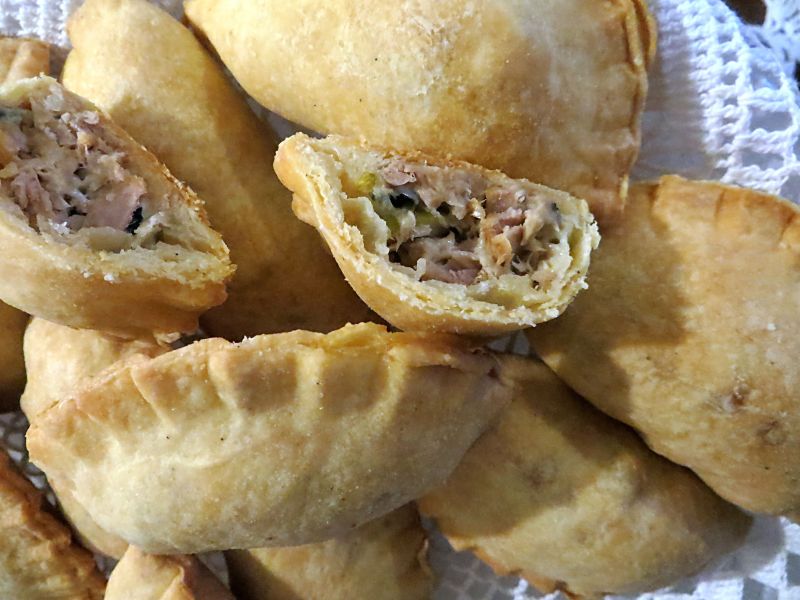 Pieczone pierogi z tuńczykiem Pieczone pierogi z tuńczykiem