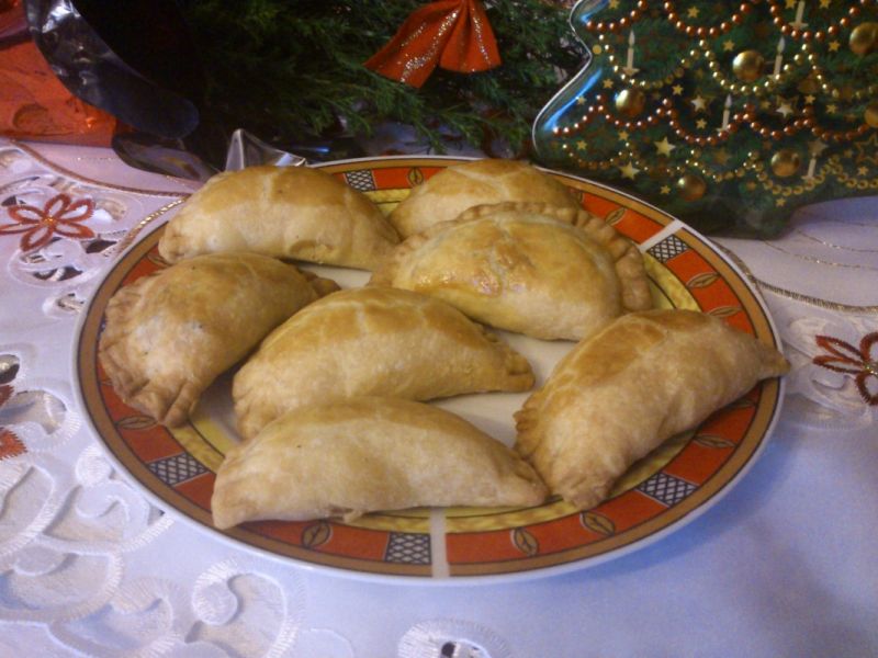 Pieczone pierożki z kapustą i grzybami.