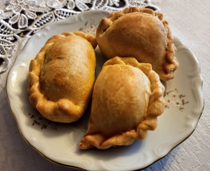 Pieczone pierożki z mięsnym farszem Pieczone pierożki z mięsnym farszem