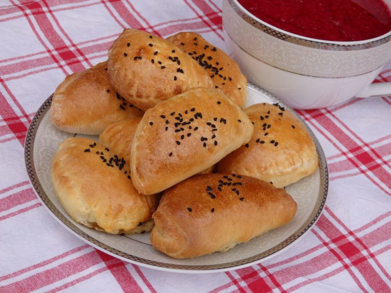 Pieczone pierożki z pieczarkami