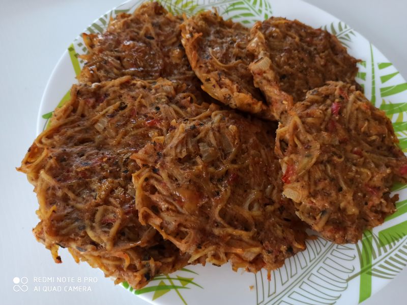 Pieczone placki ziamniaczane z papryką i cukinią