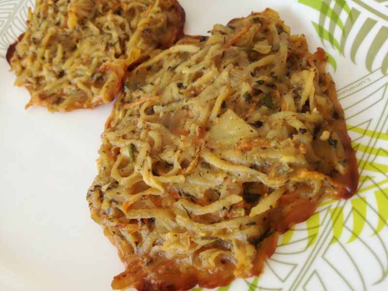 Pieczone placki ziemniaczano-marchewkowe