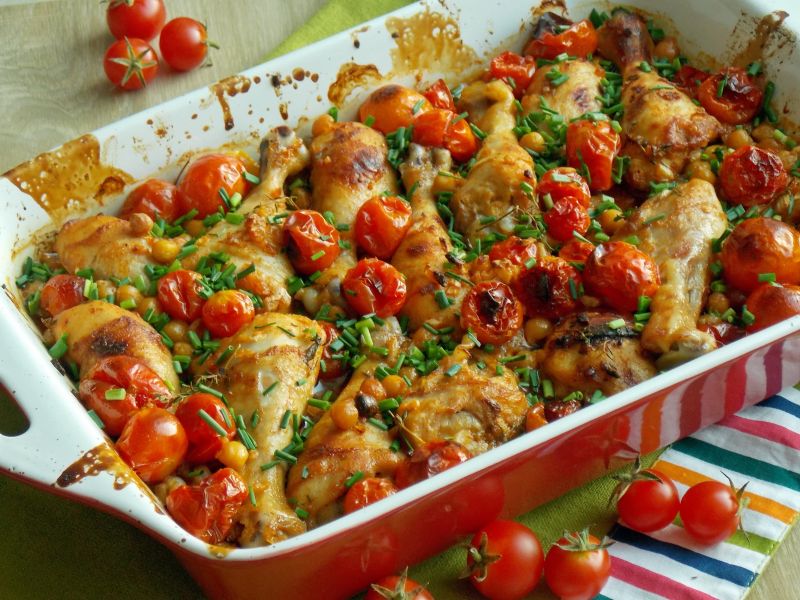 Pieczone podudzia z cieciorką i pomidorami koktajl