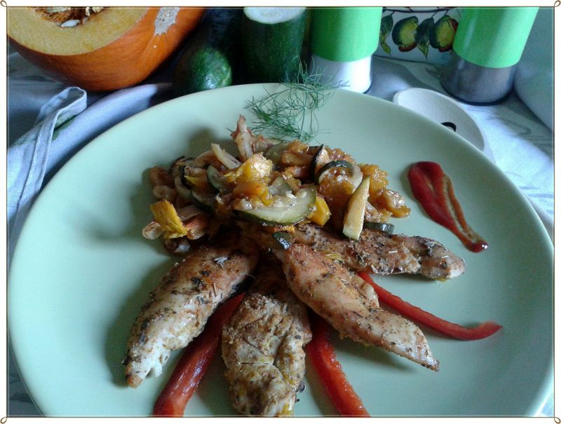 Pieczone polędwiczki drobiowe z dynią i cukinią Pieczone polędwiczki drobiowe z dynią i cukinią
