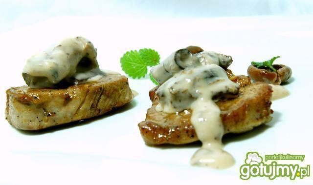 Pieczone polędwiczki w sosie rydzowym  Pieczone polędwiczki w sosie rydzowym