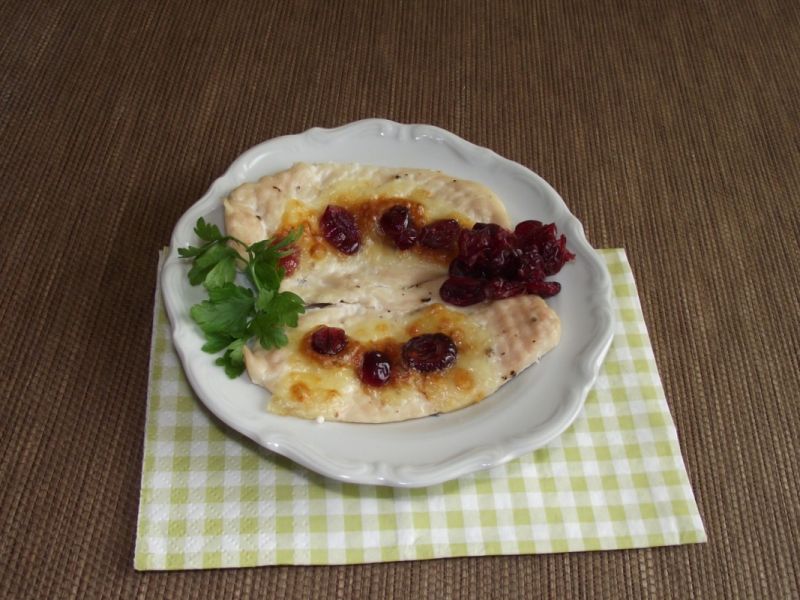 Pieczone polędwiczki z mozzarellą i żurawiną  Pieczone polędwiczki z mozzarellą i żurawiną