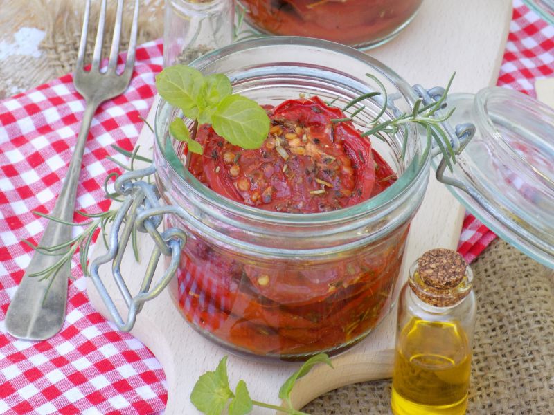 Pieczone pomidory w oliwie i ziołach