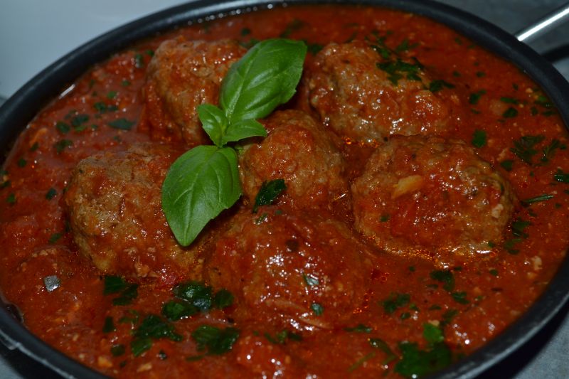 Pieczone pulpeciki w sosie pomidorowym 