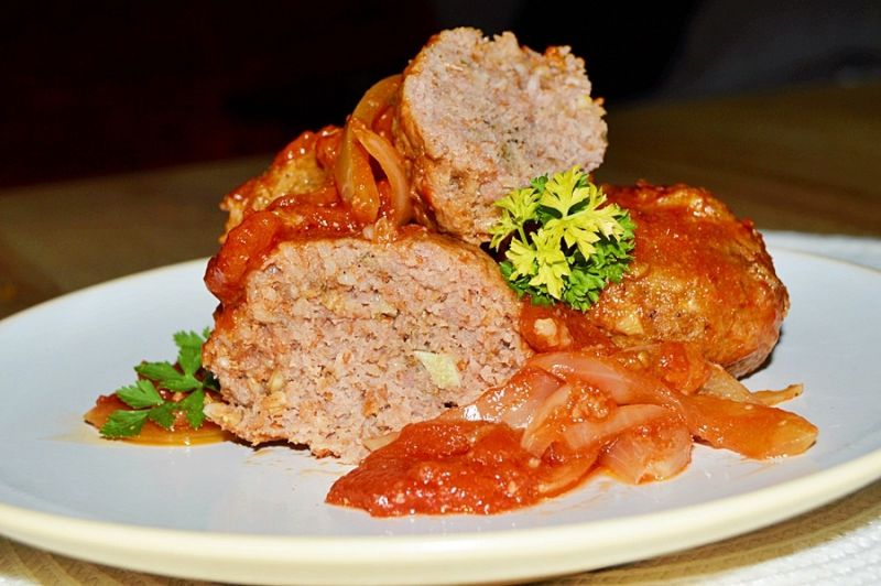 Pieczone pulpeciki w sosie pomidorowym z cebulą Pieczone pulpeciki w sosie pomidorowym z cebulą