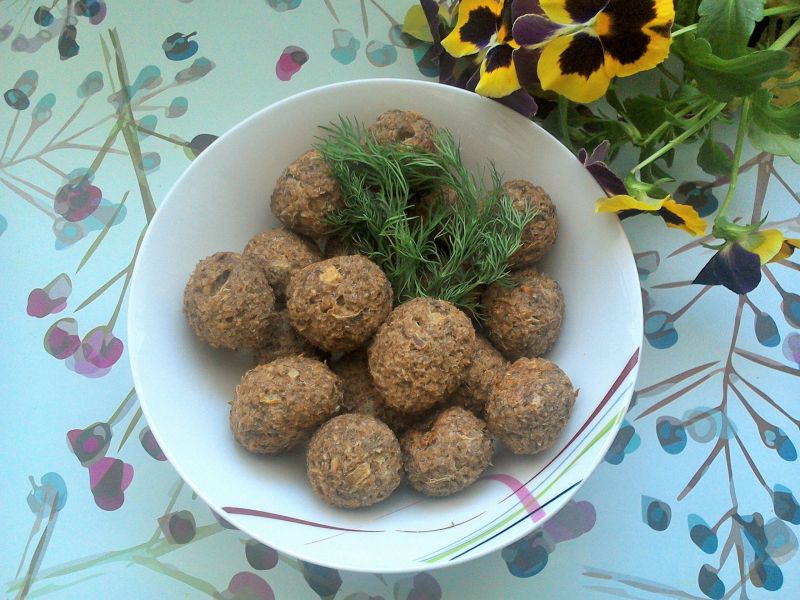 Pieczone pulpeciki z kaszy jęczmiennej i tuńczyka Pieczone pulpeciki z kaszy jęczmiennej i tuńczyka