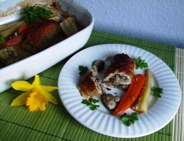 Pieczone roladki schabowe z pieczarkami 