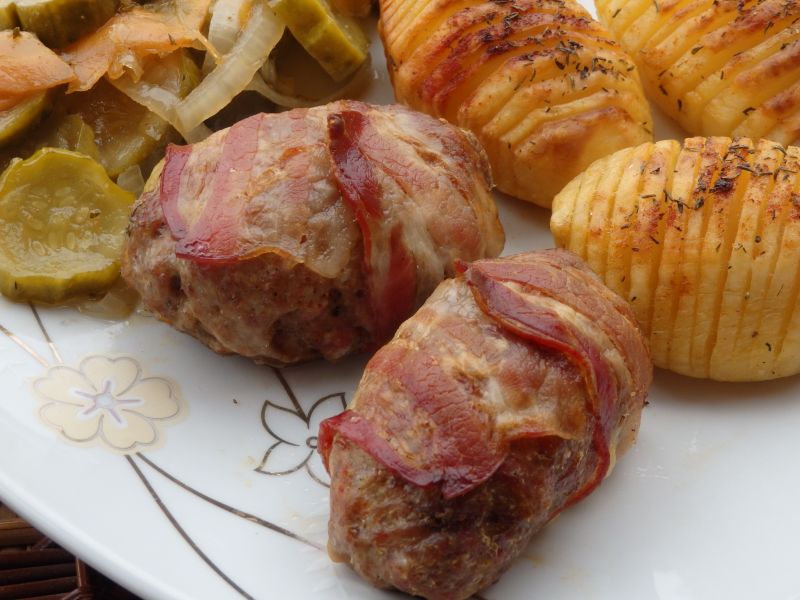 Pieczone roladki z mięsa mielonego Pieczone roladki z mięsa mielonego
