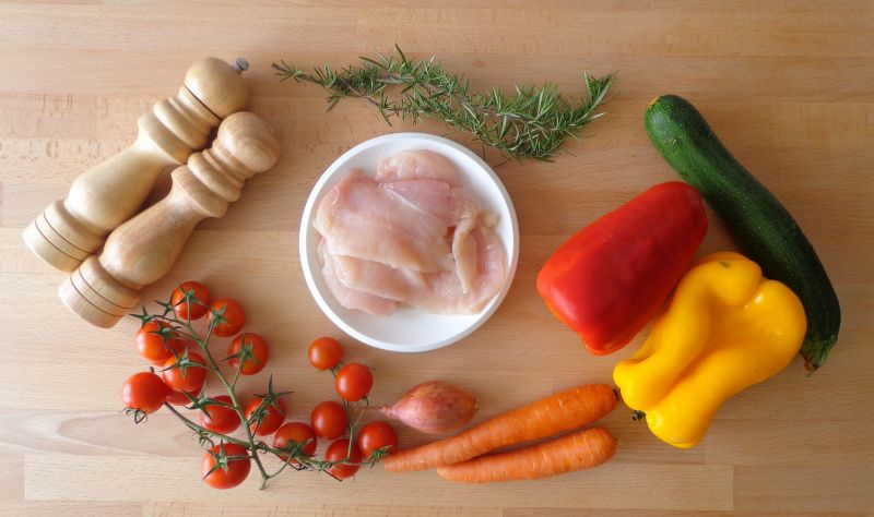 Pieczone roladki z piersi z kurczaka z warzywami Pieczone roladki z piersi z kurczaka z warzywami