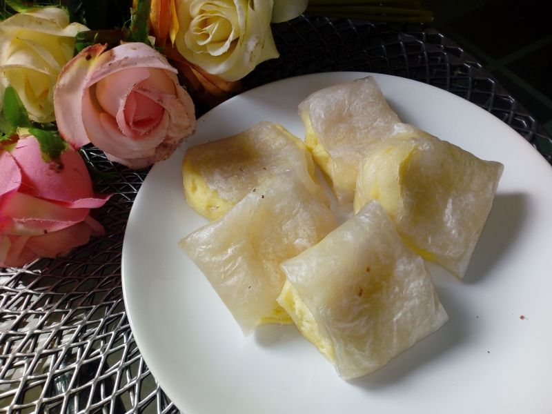 Pieczone sajgonki z serem