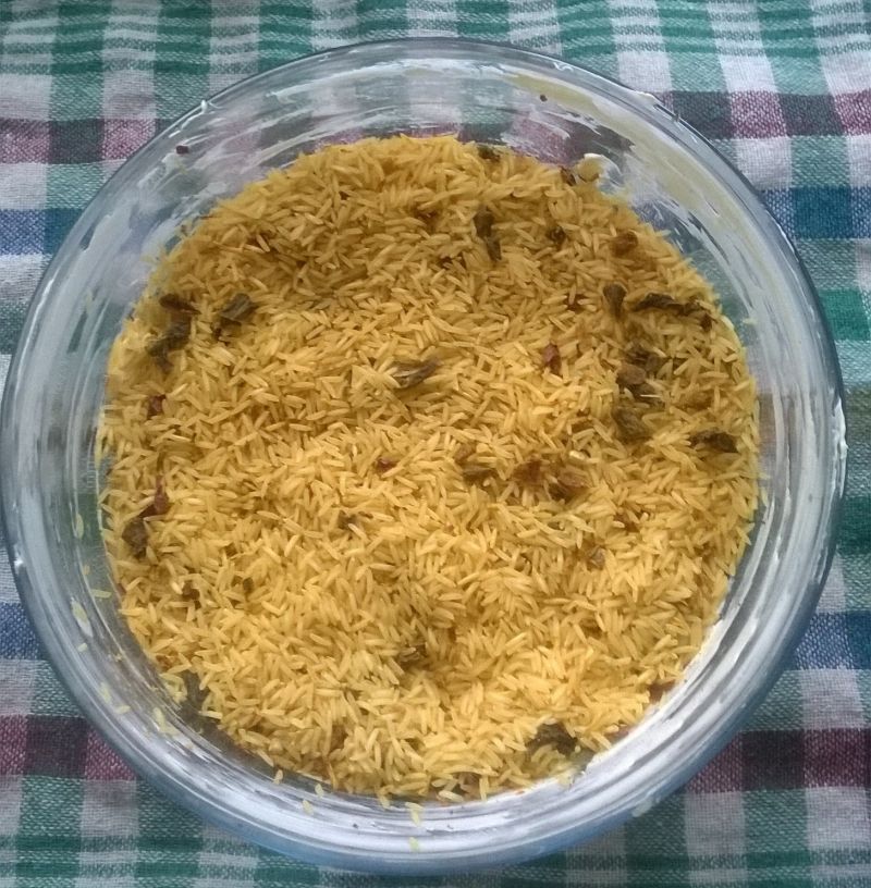 Pieczone udka na mieszance ryżowej z marchewką