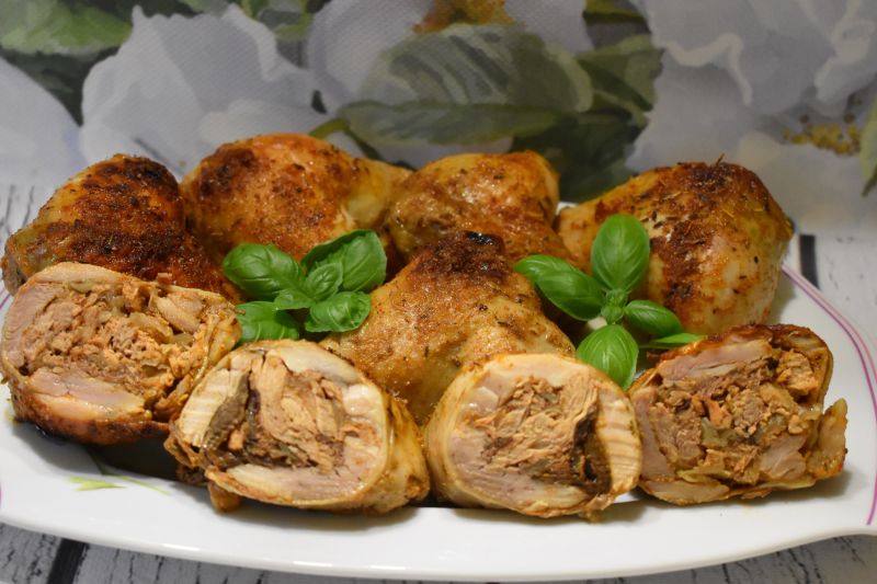 Pieczone udka z bigosem Pieczone udka z bigosem