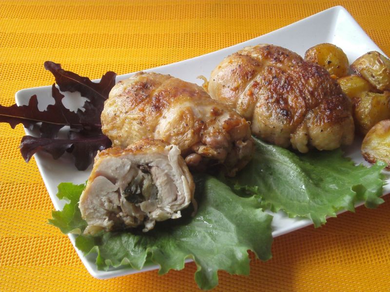 Pieczone udka z farszem pietruszkowo- cebulowym Pieczone udka z farszem pietruszkowo- cebulowym