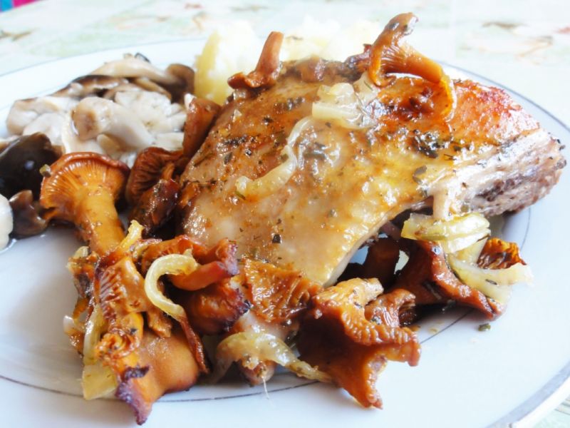 Pieczone udka z kurkami