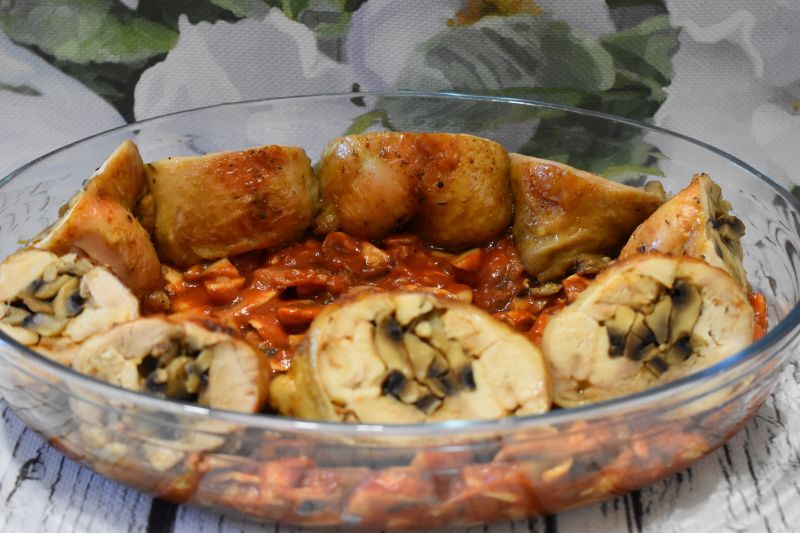 Pieczone udka z pieczarkami
