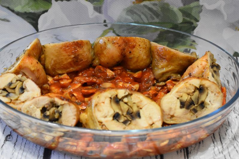 Pieczone udka z pieczarkami