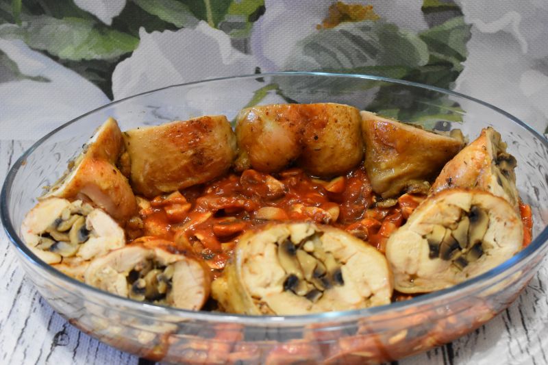 Pieczone udka z pieczarkami