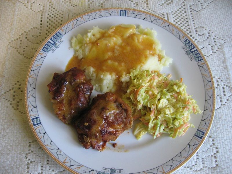 Pieczone żeberka w sosie własnym