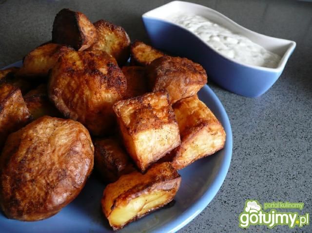 Pieczone ziemniaczki z dipem czosnkowym