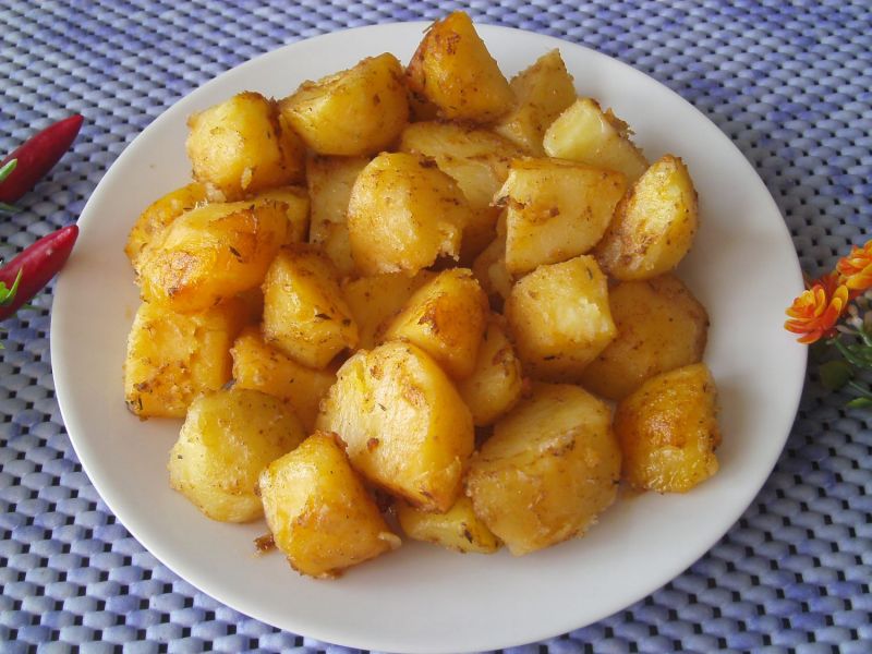 Pieczone ziemniaczki z papryką i tymiankiem 