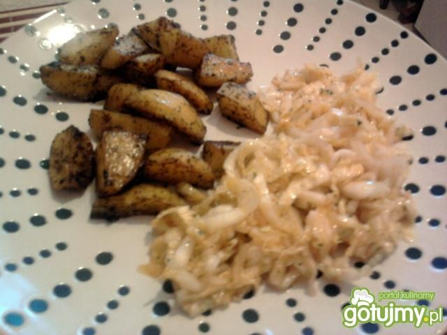 Pieczone ziemniaczki z sałatką pekińską Pieczone ziemniaczki z sałatką pekińską