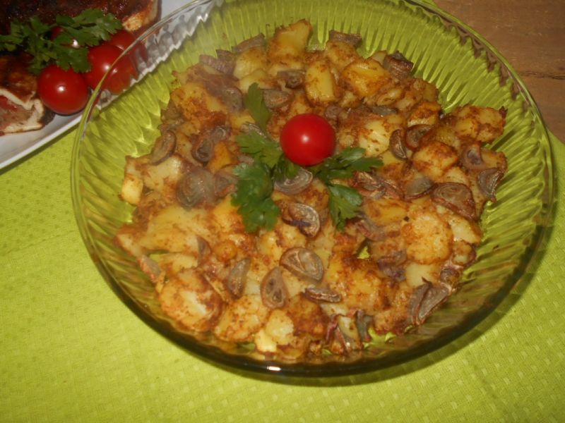 Pieczone ziemniaczki z szalotką i masłem