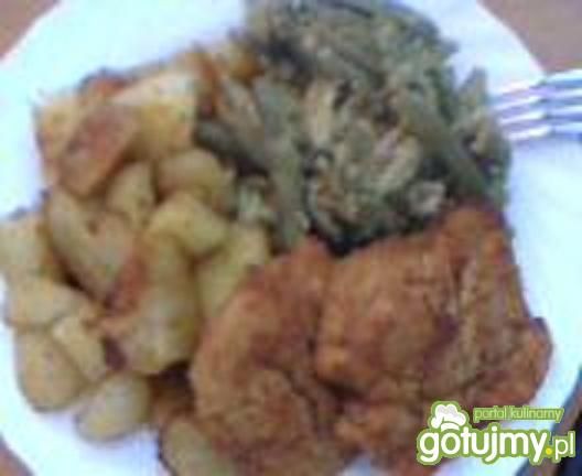 Pieczone ziemniaki, schabowy i fasolka