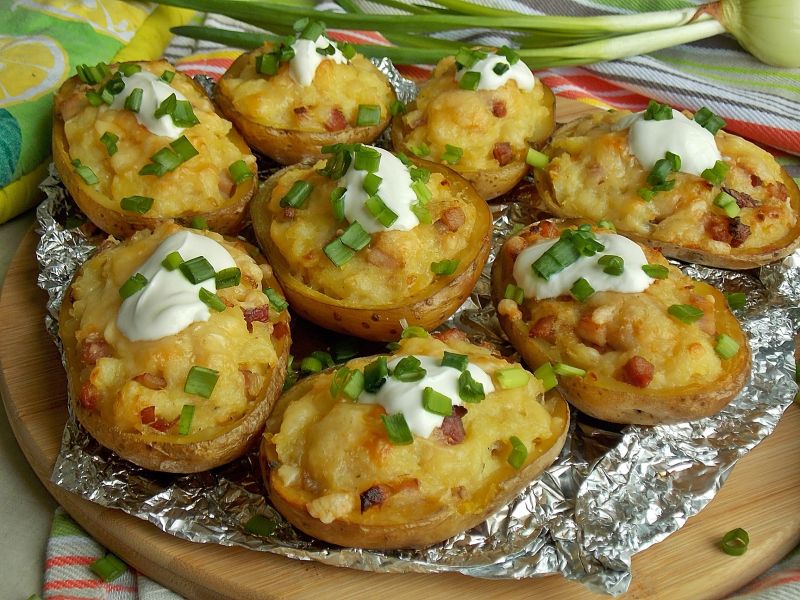 Pieczone ziemniaki z boczkiem
