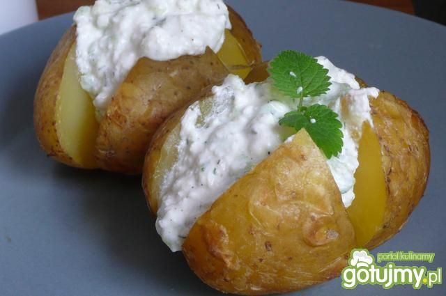 Pieczone ziemniaki z tzatziko-gzikiem