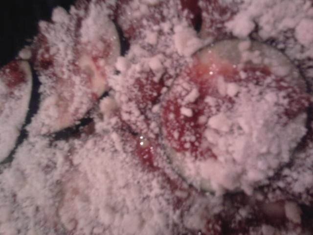 Pieczony bakłażan z pomidorami i serem  Pieczony bakłażan z pomidorami i serem