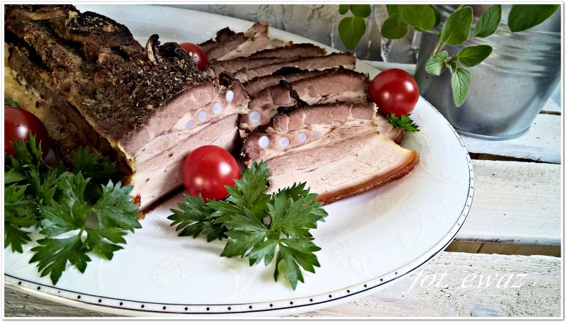 Pieczony boczek marynowany w przyprawie gyros