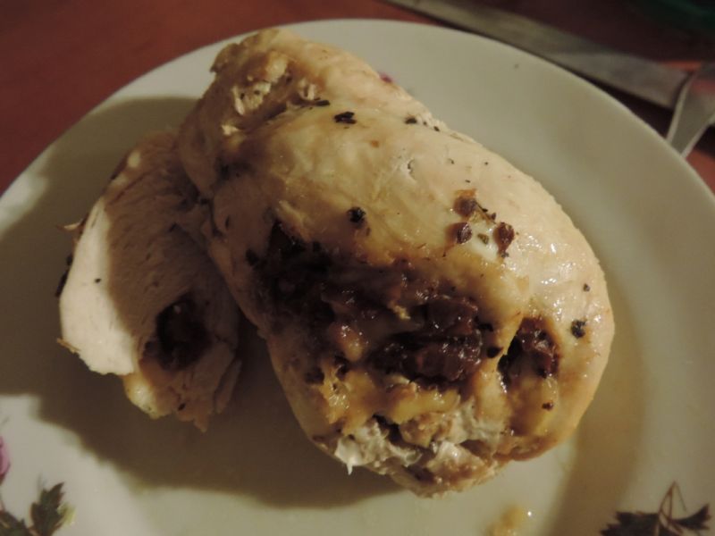 Pieczony filet z kurczaka nadziewany pomidorami