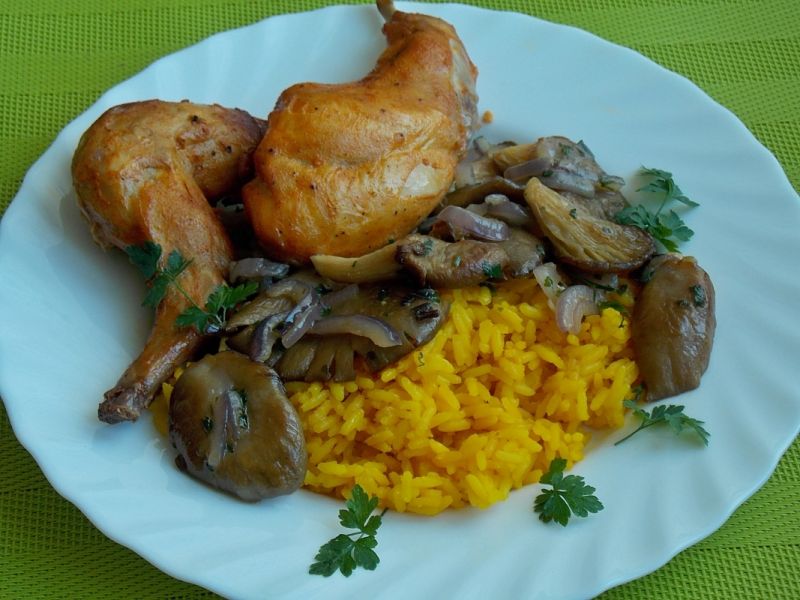 Pieczony królik z boczniakami Pieczony królik z boczniakami