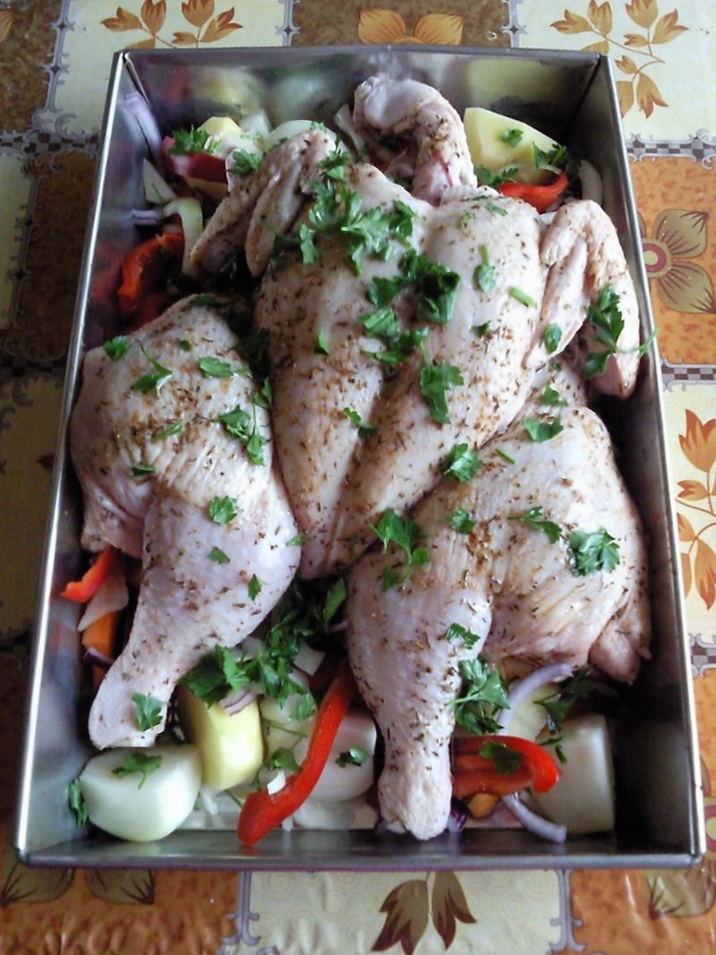 Pieczony kurczak na warzywach