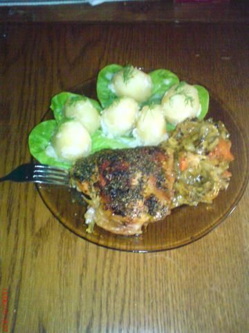 Pieczony kurczak w młodej kapuście