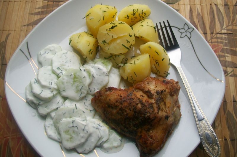 Pieczony kurczak z czosnkiem,majerankiem i papryką