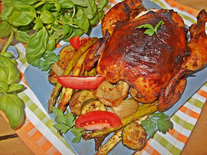 Pieczony kurczak z wędzoną papryką i warzywami Pieczony kurczak z wędzoną papryką i warzywami